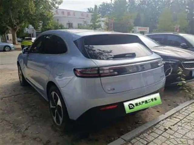 Aito M5 — Фото автомобиля 6