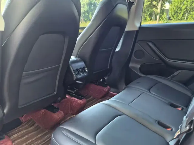 Tesla Model Y — Фото автомобиля 8