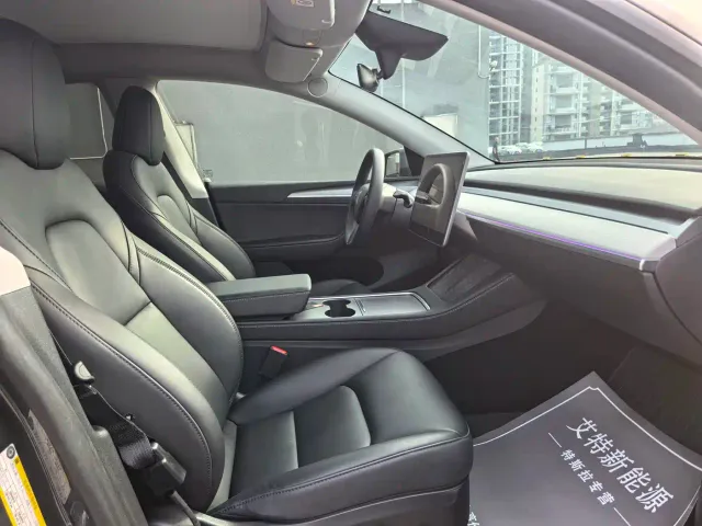 Tesla Model Y — Фото автомобиля 9