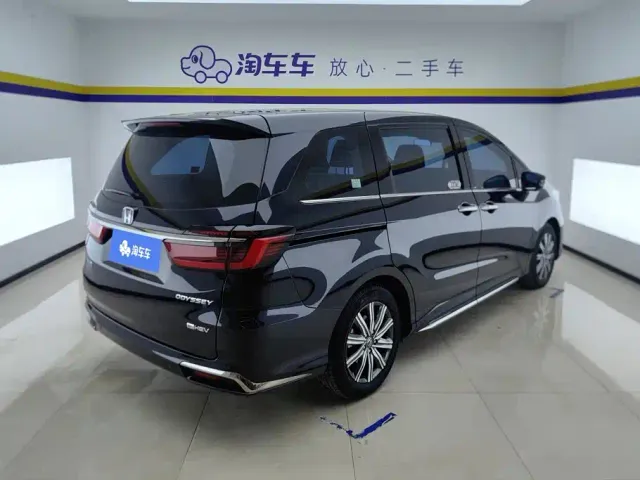Honda Odyssey — Фото автомобиля 3