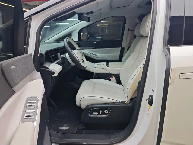 Xpeng X9 — Фото автомобиля 7