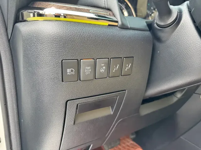 Toyota Vellfire — Фото автомобиля 26