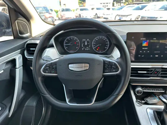 Geely Binyue — Фото автомобиля 15