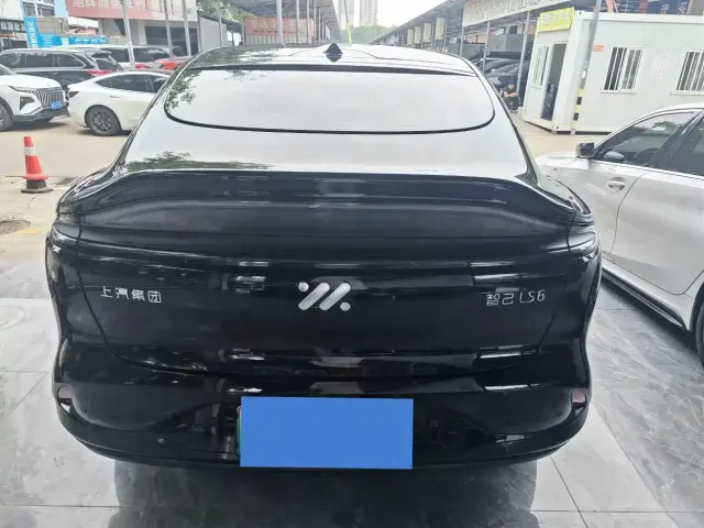 IM Motors LS6 — Фото автомобиля 12