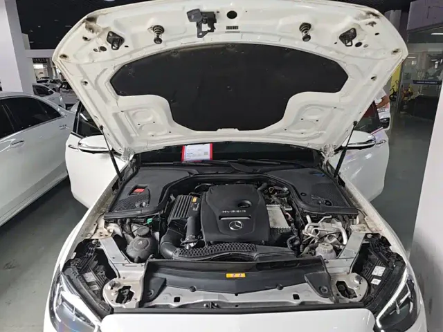 Mercedes-Benz E-Class — Фото автомобиля 22