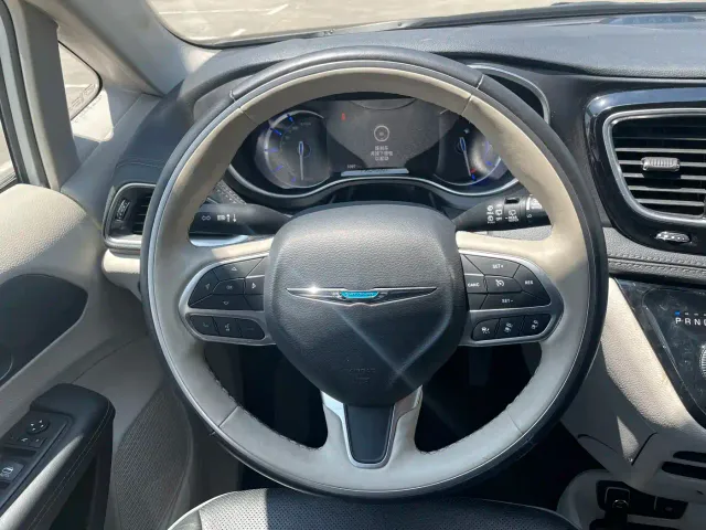Chrysler Grand Caravan PHEV — Фото автомобиля 13