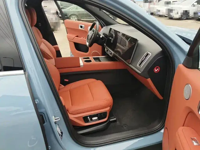 Li Auto L7 — Фото автомобиля 13