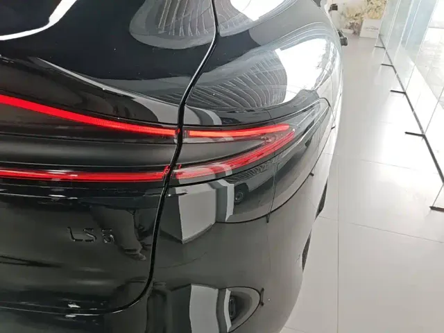 IM Motors LS6 — Фото автомобиля 7