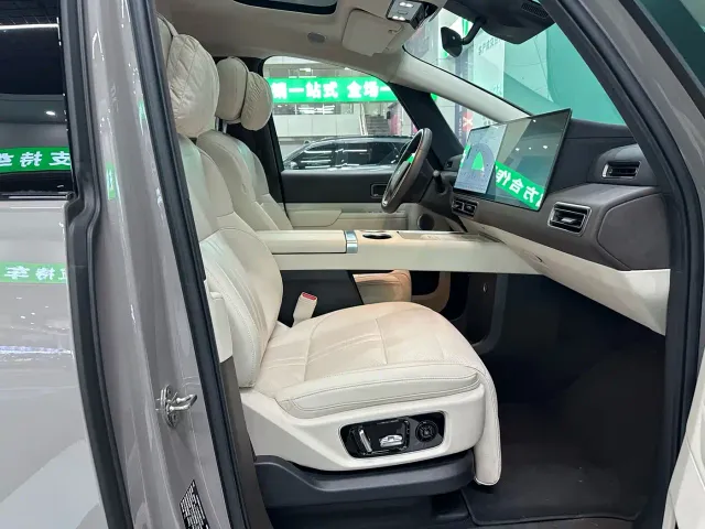 Li Auto MEGA — Фото автомобиля 21