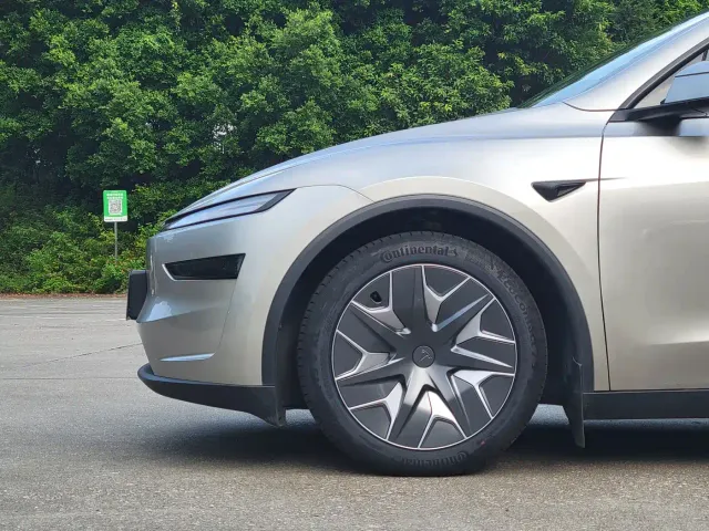 Tesla Model Y L 2025 Facelift Long Range AWD — Фото автомобиля 4