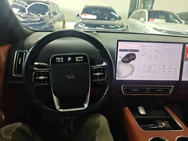 Li Auto L8 — Фото автомобиля 10