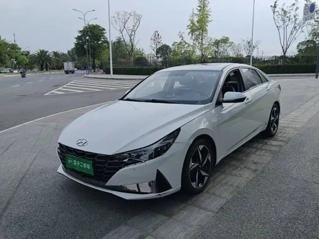 Фотография автомобиля — Hyundai Elantra