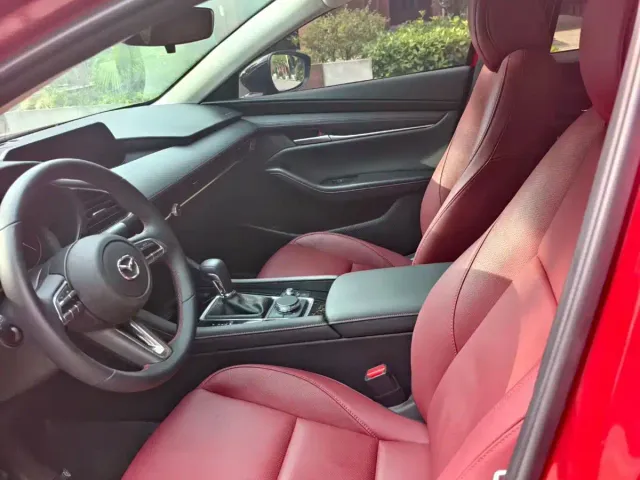 Mazda Axela — Фото автомобиля 7