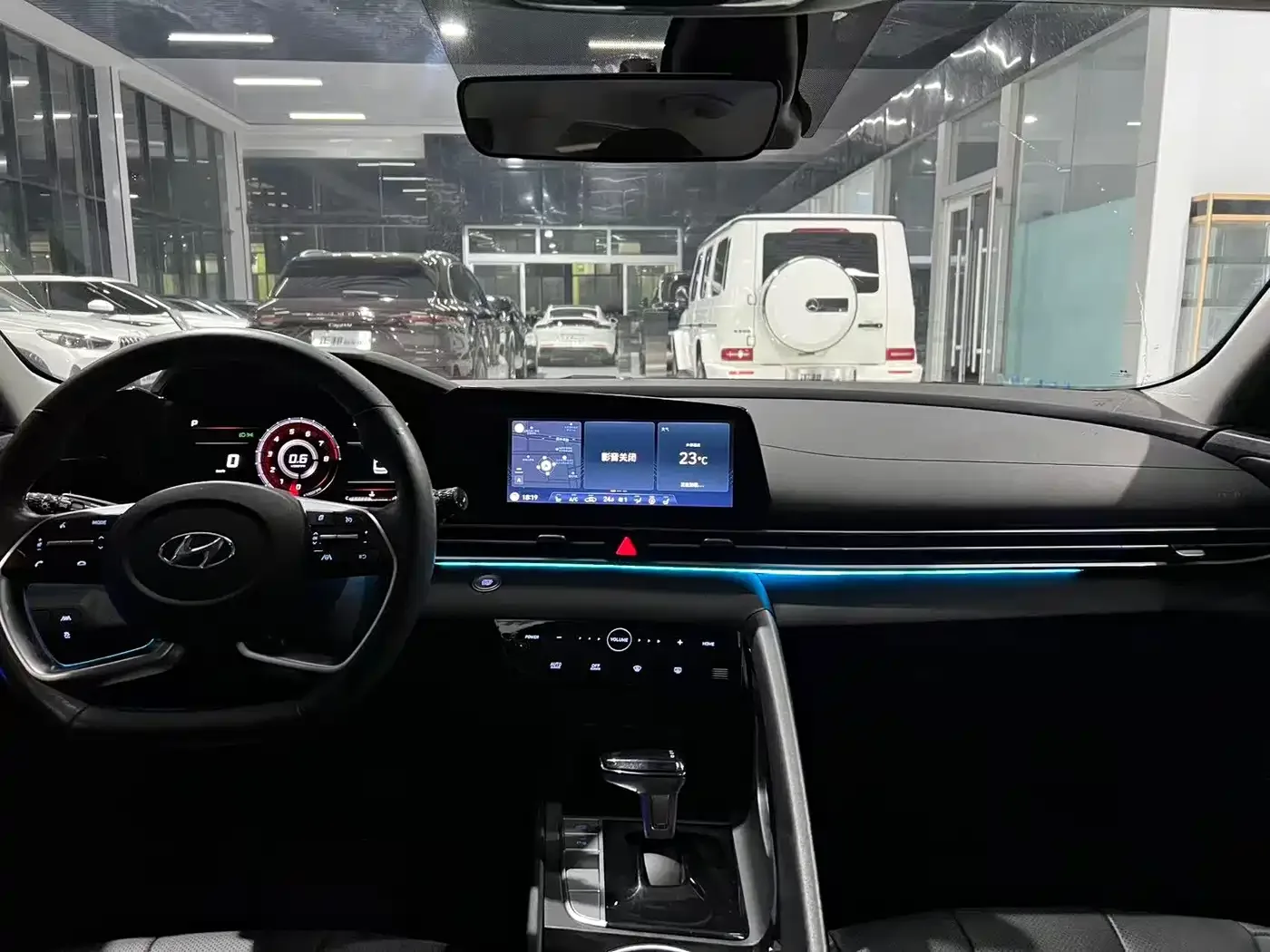 Hyundai Elantra 2021 1.5L CVT LUX Premium Edition — Фото автомобиля 9
