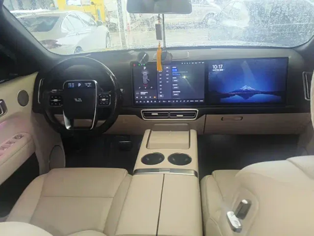 Li Auto L8 — Фото автомобиля 9
