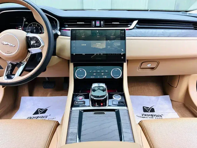 Jaguar XFL — Фото автомобиля 12