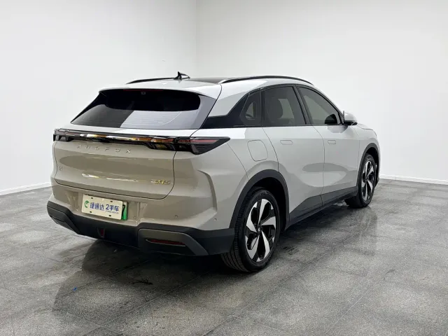 Arcfox Alpha T5 — Фото автомобиля 9