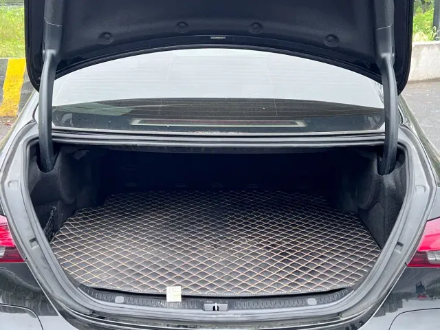 Mercedes-Benz E-Class — Фото автомобиля 18