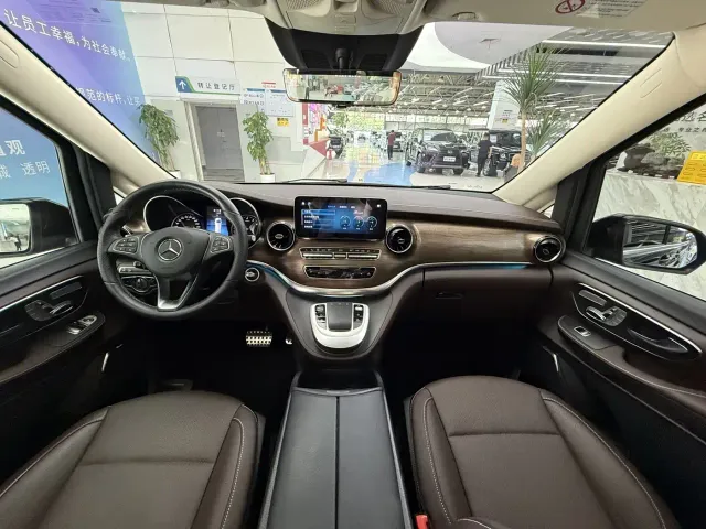 Mercedes-Benz V-Class — Фото автомобиля 25