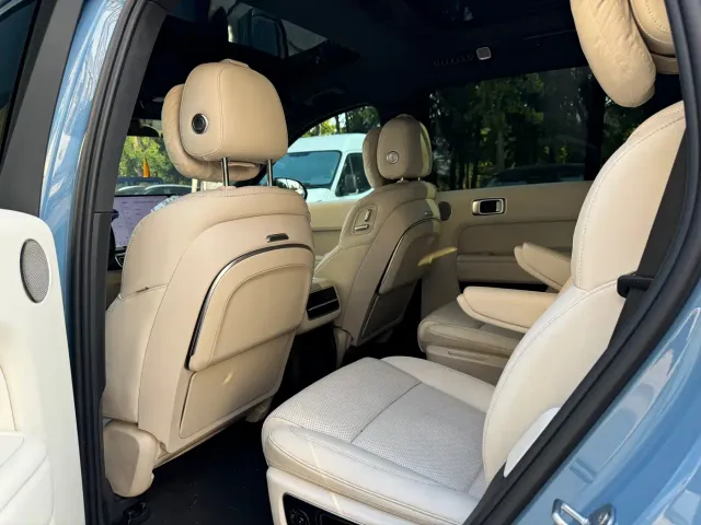 Li Auto L8 — Фото автомобиля 5