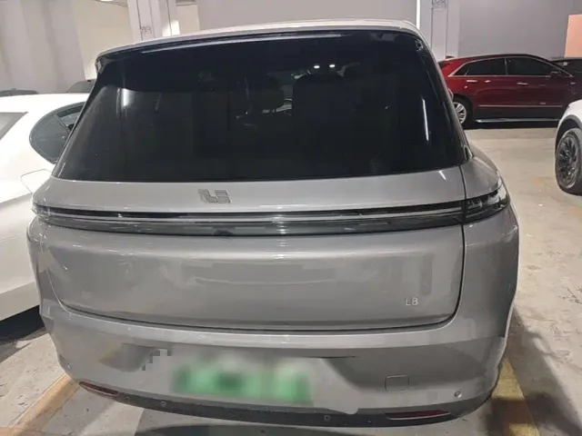 Li Auto L8 — Фото автомобиля 5
