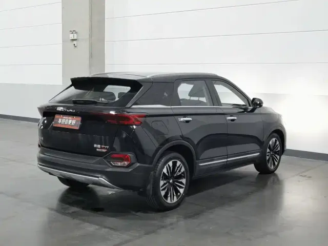 Bestune T77 — Фото автомобиля 2
