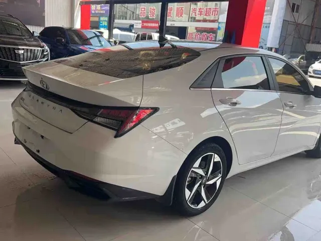 Hyundai Elantra — Фото автомобиля 7