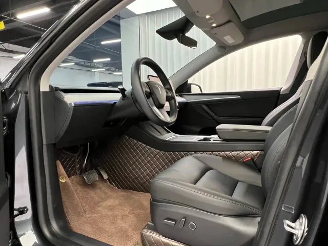 Tesla Model Y — Фото автомобиля 4