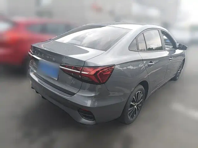 Roewe i5 — Фото автомобиля 9