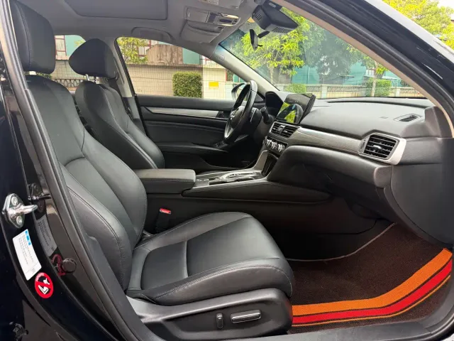 Honda Accord — Фото автомобиля 8