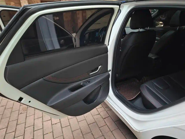 Hyundai Elantra — Фото автомобиля 14
