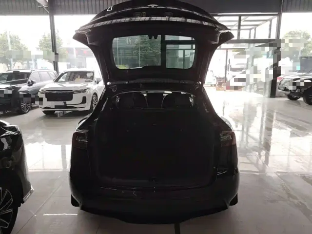 Tesla Model Y — Фото автомобиля 18