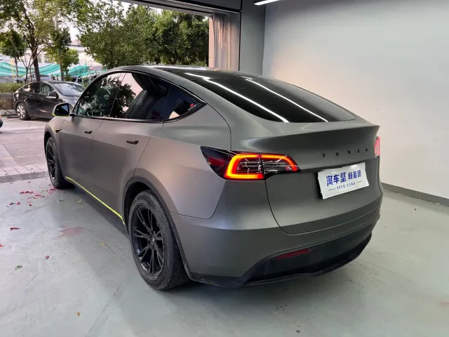 Tesla Model Y — Фото автомобиля 6
