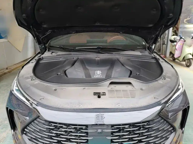 BYD Tang — Фото автомобиля 19
