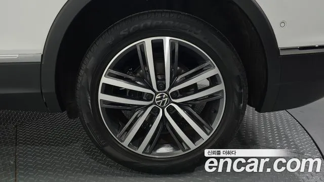 Volkswagen Tiguan — Фото автомобиля 6
