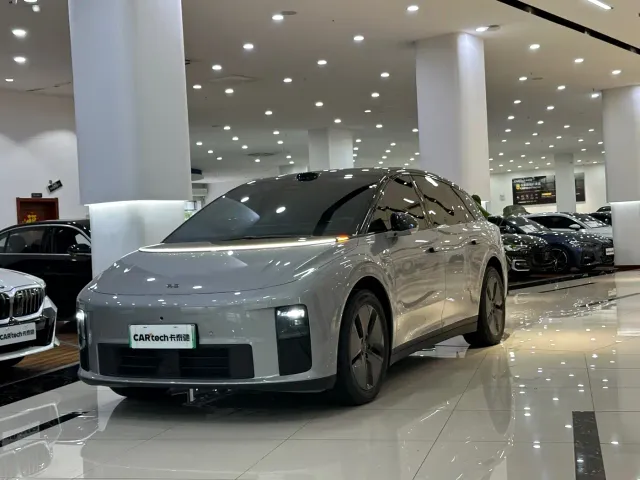 Фотография автомобиля — Li Auto i6