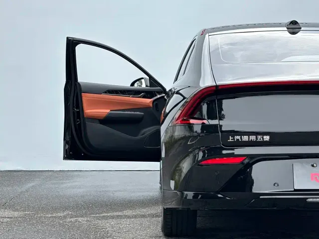 Wuling Starlight — Фото автомобиля 7