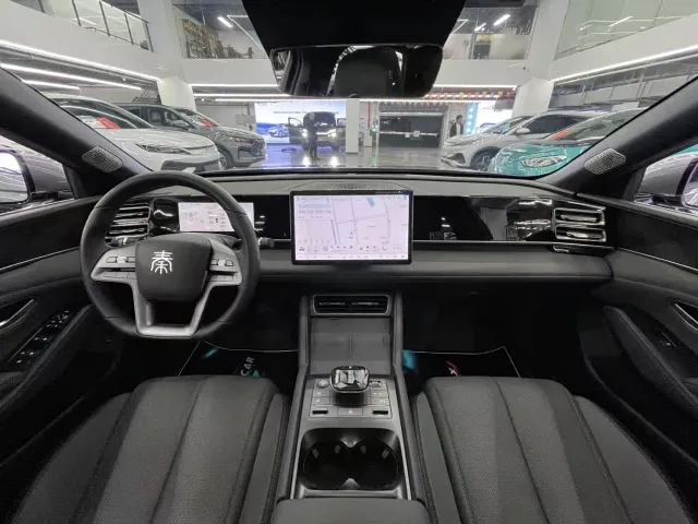 BYD Qin L — Фото автомобиля 9