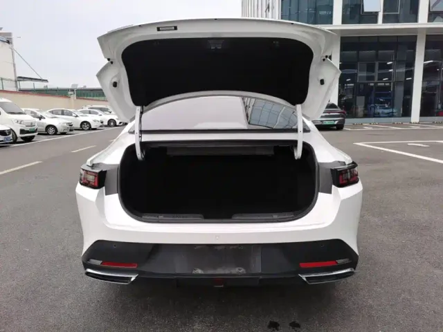 Changan Eado — Фото автомобиля 18
