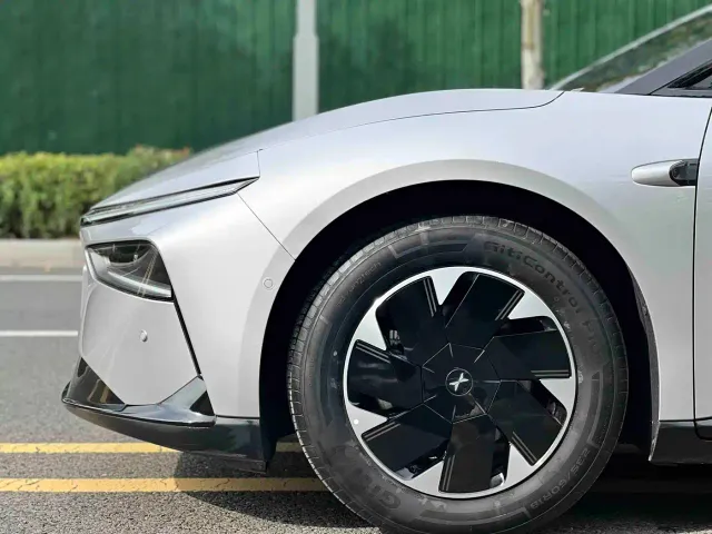Xpeng P7+ — Фото автомобиля 8