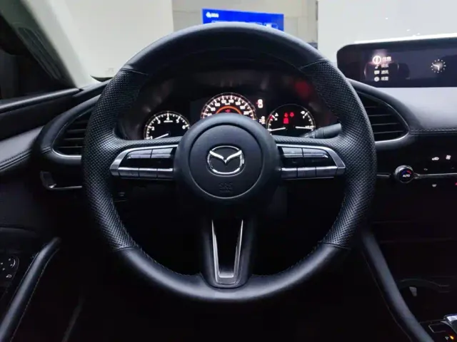 Mazda Axela — Фото автомобиля 15