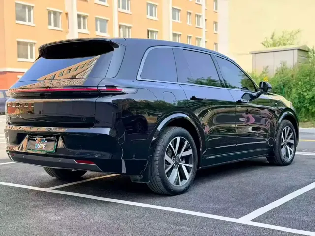 Li Auto L8 — Фото автомобиля 9