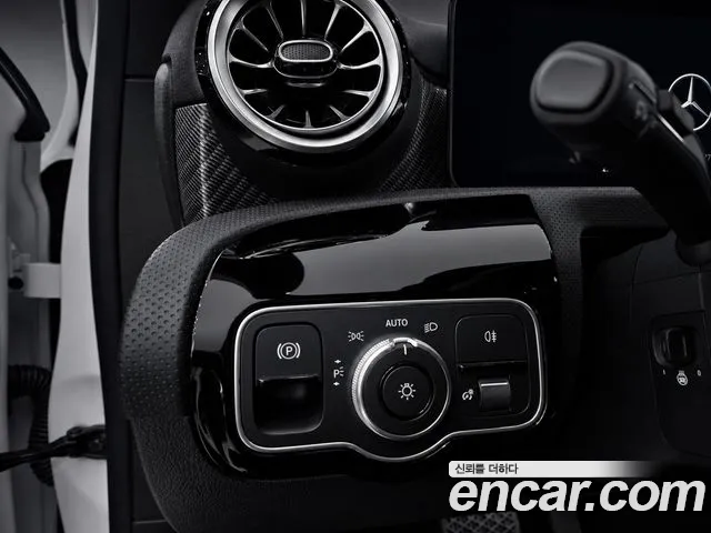Mercedes-Benz A-Class — Фото автомобиля 12