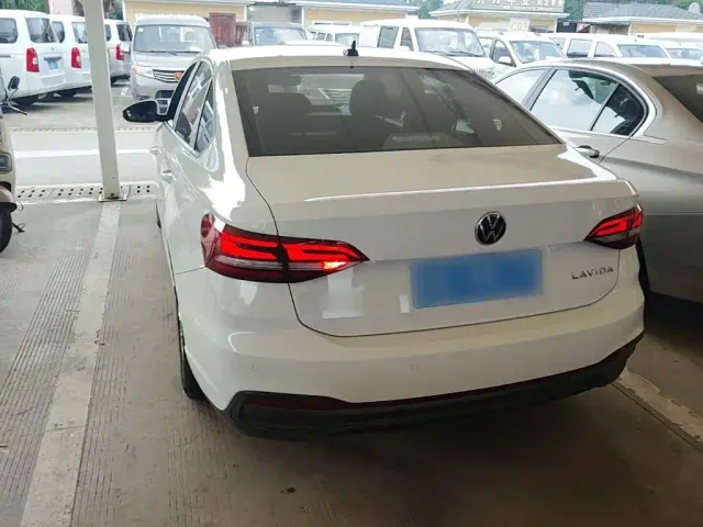 Volkswagen Lavida — Фото автомобиля 5
