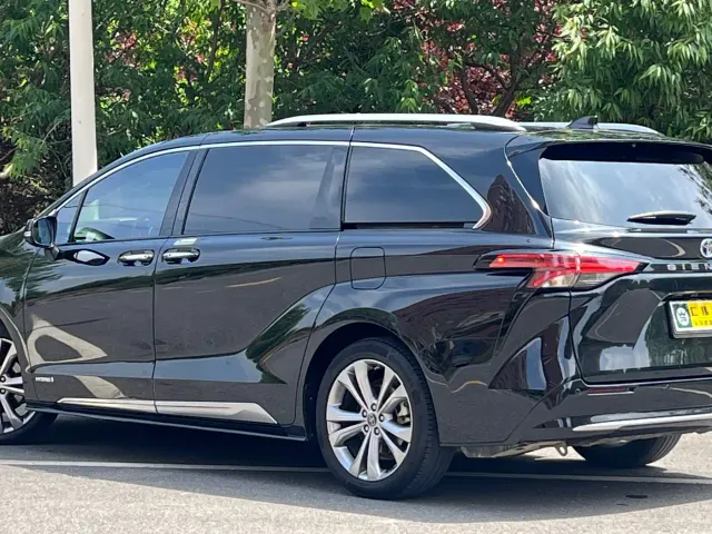 Toyota Sienna — Фото автомобиля 6