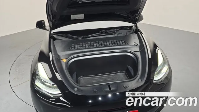Tesla Model Y — Фото автомобиля 9