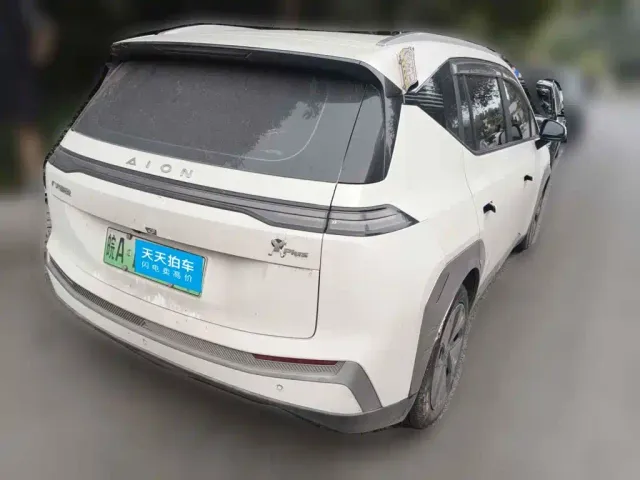 GAC Aion Y — Фото автомобиля 2
