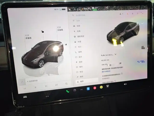 Tesla Model Y — Фото автомобиля 11