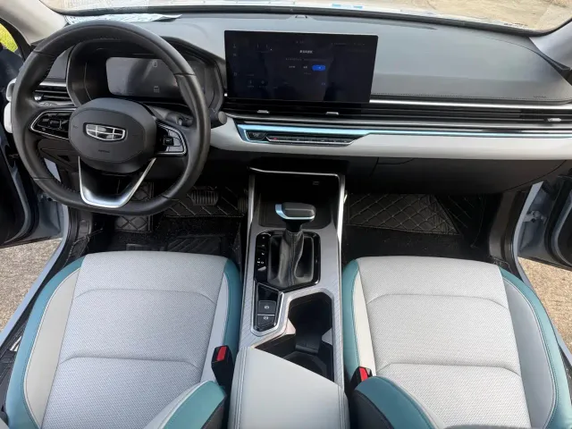 Geely Emgrand — Фото автомобиля 14