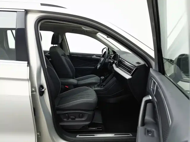 Volkswagen Tiguan L — Фото автомобиля 23